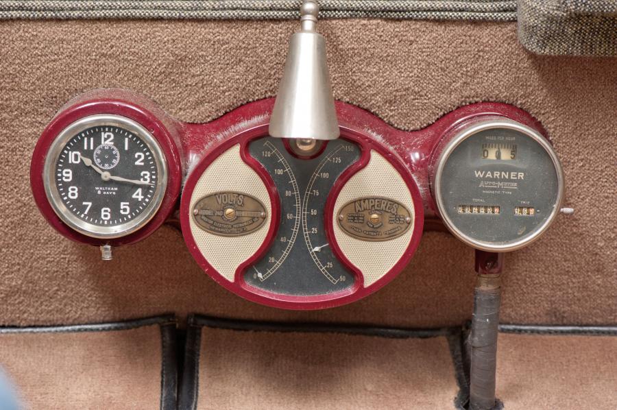  Detroit Electric Model 46 Cape Top Roadster 1914 года  (фото 14 из 26)